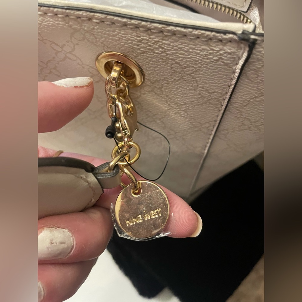 💛NWT(Detached) Nine West Purse - Picture 6 of 10